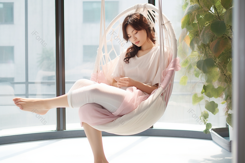 玻璃窗前吊椅里坐着休息的女性,高清,摄影图,摄影图片,图片大全,摄影图免费下载